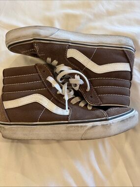 Vans Sk8-Hi sneakers in brown suede